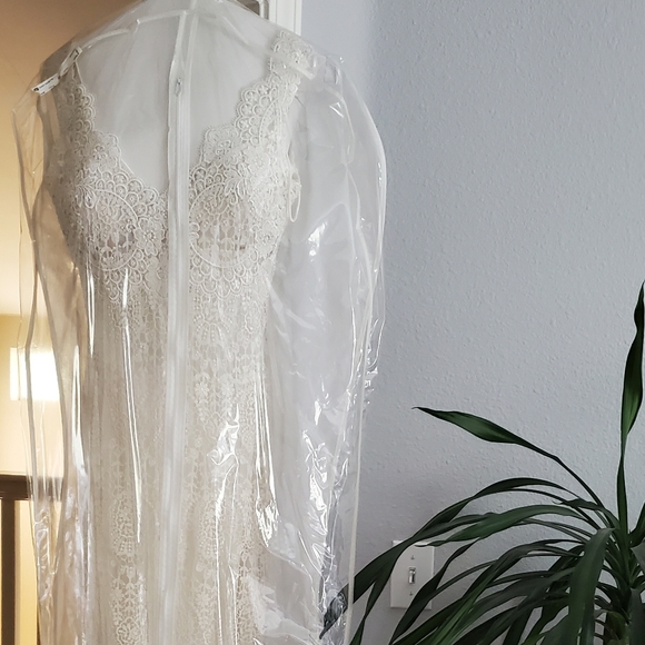 Aire Barcelona Bridal Gown - Picture 4 of 7